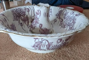lot 125 image: Vintage Wash basin...