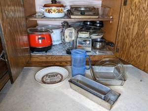 lot 134 image: Contents of cupboard includes Oster...
