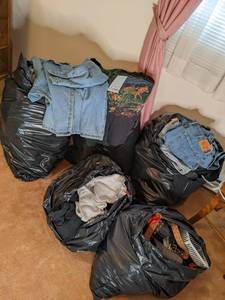 lot 172 image: 5 large garbage bags full of clothi...