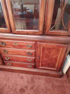 lot 21 image: American Drew China Cabinet