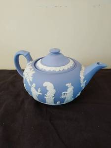 lot 25 image: Wedgwood Jasperware Set