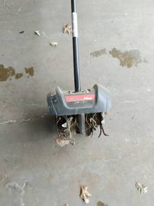 lot 40 image: Troy built Gas Powered Trimmer