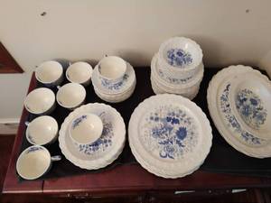 lot 400 image: Taylor Smith Ceramic China Set