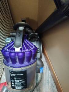 lot 413 image: Vacuums