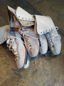 lot 230 image: Vintage Ice Skates