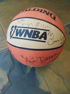 lot 416 image: Signed Lynx Basketball