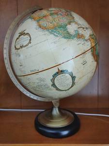 lot 62 image: Globe