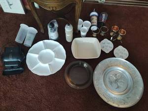 lot 252 image: Collection of Kitchen Items
