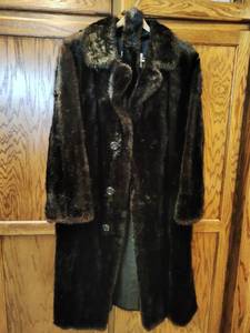 lot 257 image: Joseph Poppie Fur Coat