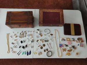 lot 277 image: Collection of Jewelry & Jewelry Boxes