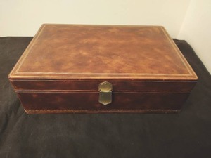 lot 278 image: Vintage Jewelry Box