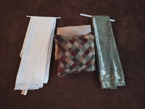 lot 280 image: Collection of Linens