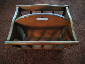 lot 283 image: Vintage Wood Magazine Rack