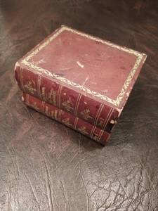 lot 418 image: Antique Book Clock