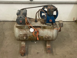 lot 15 image: Westinghouse Air Brake Co. Air Compressor