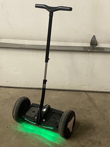 lot 1-C image: Smart-Balance K3 Smart Electric Hoverboard Scooter