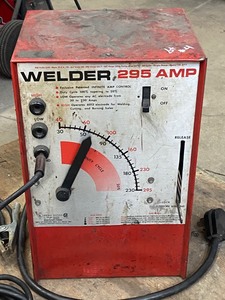 lot 4 image: Century 295Amp Stick Welder