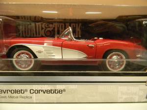 ERTL AMERICAN MUSCLE 118 SCALE AUTO WORLD, ROAD & TRACK COVER CAR - 1961 CHEVROLET CORVETTE - NEW IN BOX - FANTASTIC PIECE - SEE PICTURES