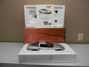 HOTWHEELS 112 SCALE LIMITED EDITION #52 of 2500 - CHEVROLET CORVETTE C6 BLADE SILVER - NEW IN BOX - AWESOME FANTASTIC PIECE - SEE PICTURES