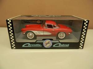ERTL CORVETTE CENTRAL SPECIAL EDITION OF 2500 - 1961 CHEVROLET CORVETTE - NEW IN BOX - AWESOME FANTASTIC Y PIECE - SEE PICTURES