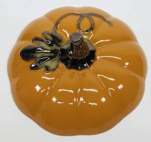 lot 227 image: Martha Stewart Collection Covered Pumpkin Pie Keep Baking Dish 9 Pan