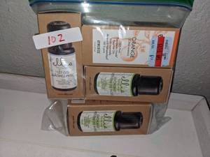 lot 102 image: Set of 4 Ellia Essential Oils .5 oz.