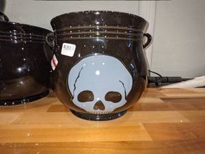 lot 75 image: Martha Stewart Collection Black Stoneware Cauldrons (4)