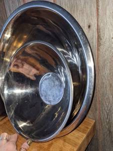 lot 85 image: Stainless Steel Mixing & Serving Bowls