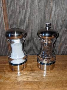 lot 86 image: Silver-tone Pedestal Dish wGold Gilt Base & Pepper GrinderSalt Shaker Set
