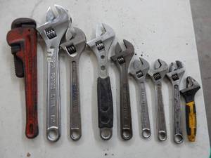 1-Pipe Wrench & 8 Adjustibles