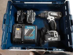 Makita 18 Volt Lithium Ion Drill With 3-Batteries & Charger