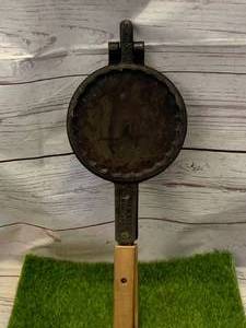 lot 5 image: Antique Krumkake The Glad Co Maker 15 Tall