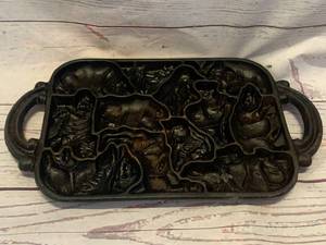 lot 14 image: Cast Iron Animal Mold 13 Long