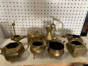 lot 20 image: Lot of Vintage Brass Items