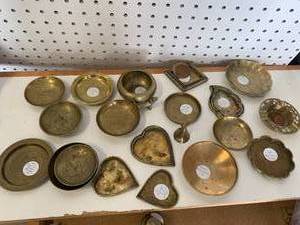 lot 27 image: Lot of Brass Trays & Bowls