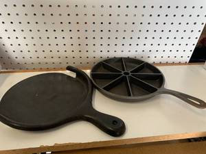 lot 30 image: Cast Iron Cornbread Pan & Tray