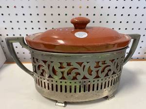 lot 50 image: Guensey Covered Dish