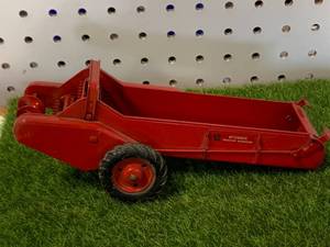 lot 51 image: Vintage McCormick Tractor Spreader 8 Long
