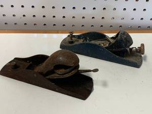 lot 57 image: Set of 2 Vintage Wood Planes