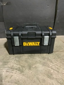 DEWALT Mechanics Tool Set (226-Piece) with TOUGHSYSTEM 22 in. Medium Tool Box. See Pictures