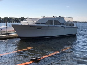 lot 1 image: 1979 Chris Craft 35 Catalina No Drama