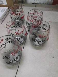 box of halloween stemless wine plas...
