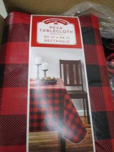 box of 8 holiday time peva table cl...