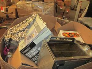 pallet of shelving , rugs , hinges and more