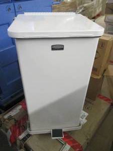 Metal Rubbermaid Step Trash Can...