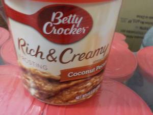 lot 365 image: 2 - 8 Packs Betty Crocker Coconut P...