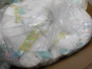 lot 382 image: Bag of 100 or so Newborn -3 months ...