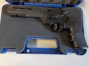 lot 33 image: Vigilante Pellet Gun in a Smith and...