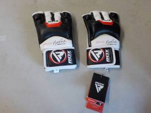 lot 38 image: RDX Gloves size S...