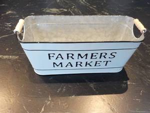 lot 92 image: Galvanized Farmers Market Dcor 15...